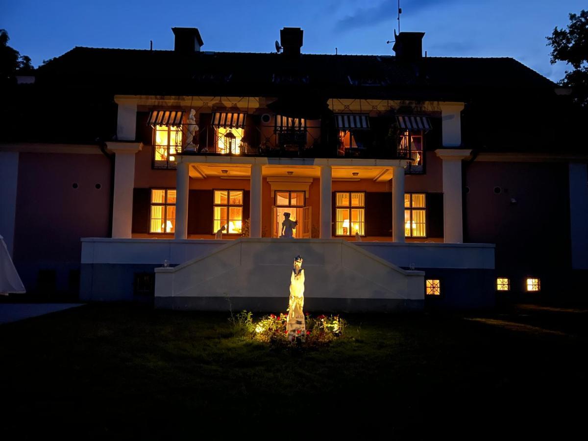 Herrgards Hotell Gyllene Haesten Västervik Kültér fotó
